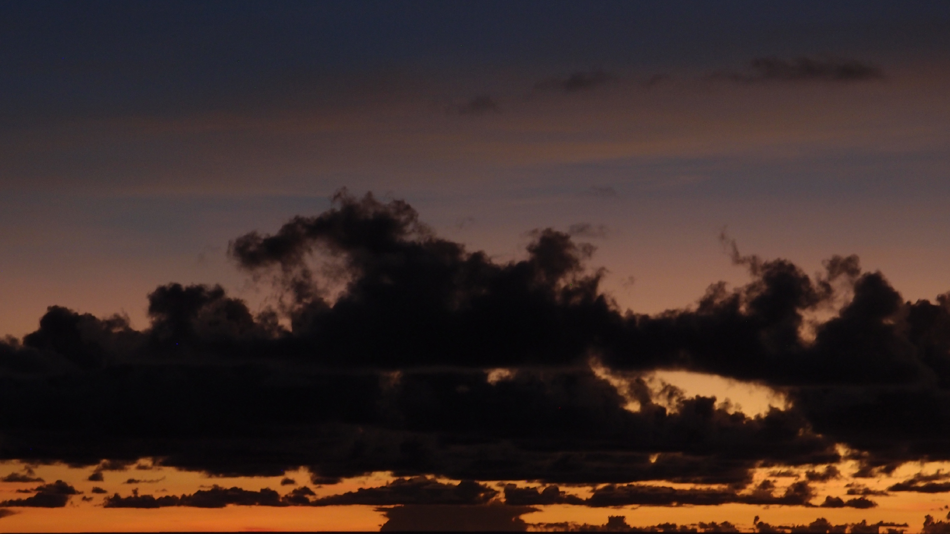 2022-10-28 17 Uhr 34 Wellen und Abendhimmel (Foto, Video)